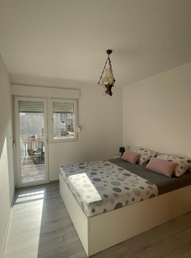 City Apartment Domagoj Omis Exterior photo